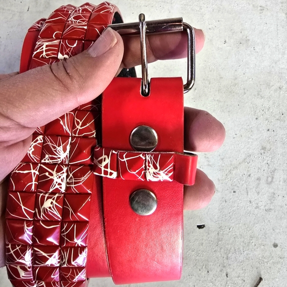 Red belt - Picture 1 of 3